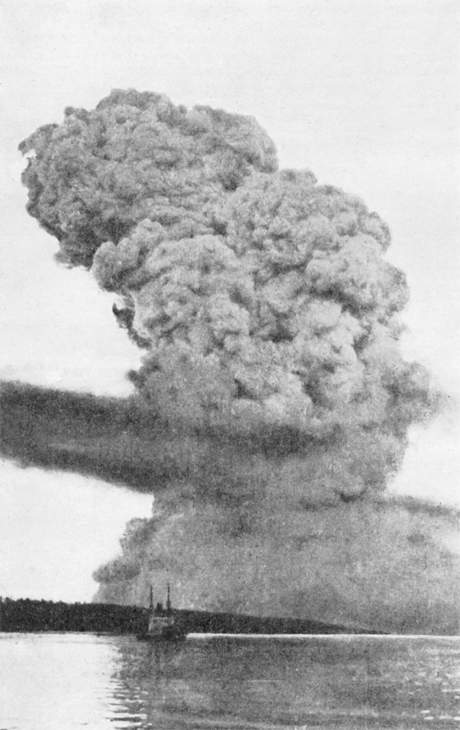 Library -and -Archives -of -Canada _Halifax -Harbour -Explosion -blast -cloud -one -mile -away -1917-19-171206-460