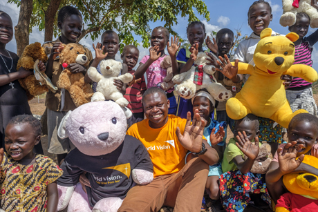 WV-Jiro -Ose _child -with -teddy -bear -Imvepi -refugee -camp -northen -Uganda -Bears -on -Stairs -02