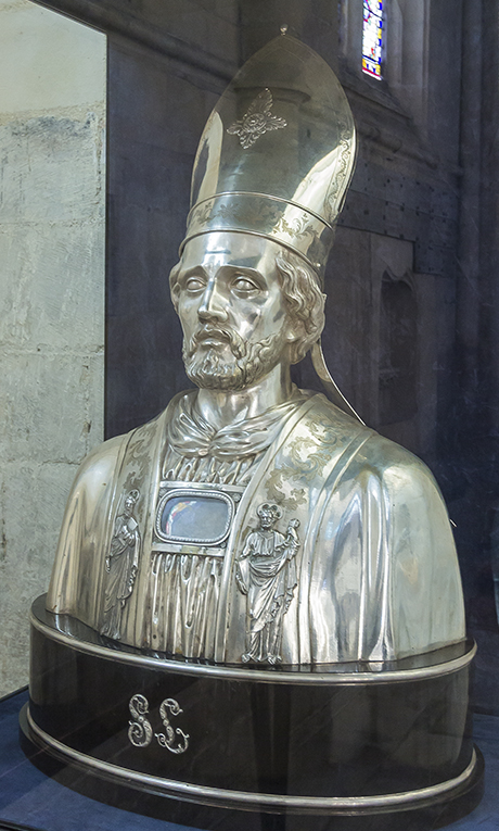 Wiki -Raimond -Spekking _St -Laurence -O-Toole -relic -skull -at -Collégiale -Notre -Dame -et -Saint -Laurent -d Eu _460x 765