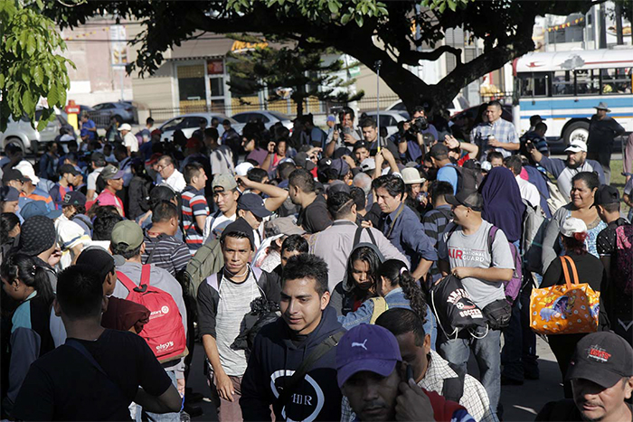 ENS- Lynette -Wilson _men -women -families -pensioners -migrant -caravan -San -Salvador -181031_700x 467
