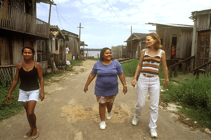 Leah -Gordon -USPG_Ruth -de -Barros -in -Pratinha -favela -02_700x 467